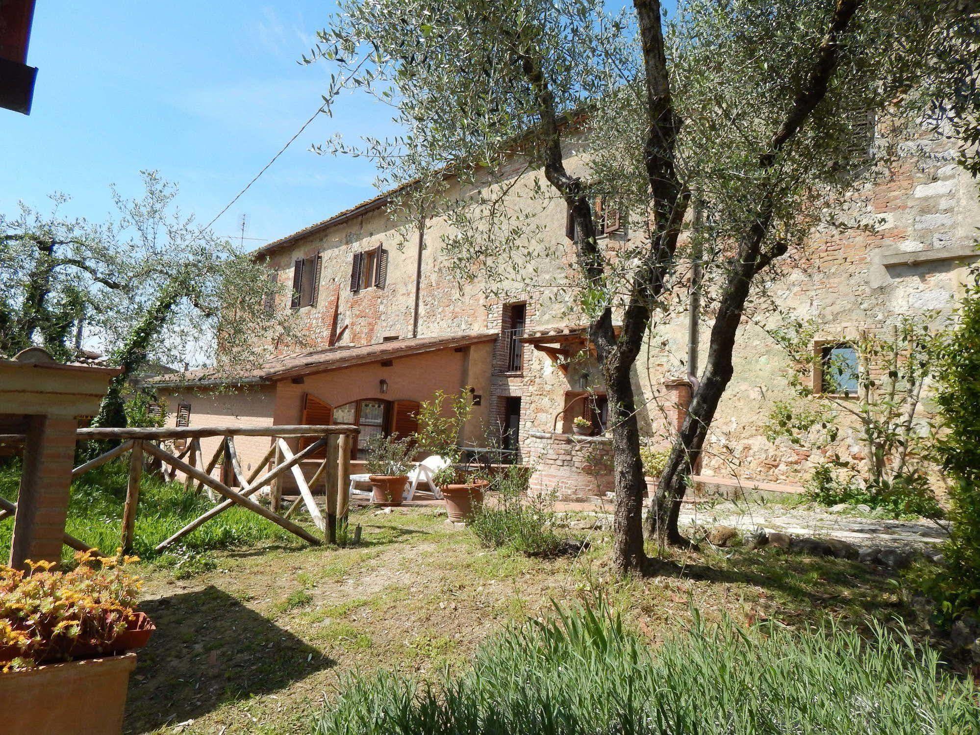 Fullino Nero Rta - Residenza Turistico Alberghiera Siena Exterior foto