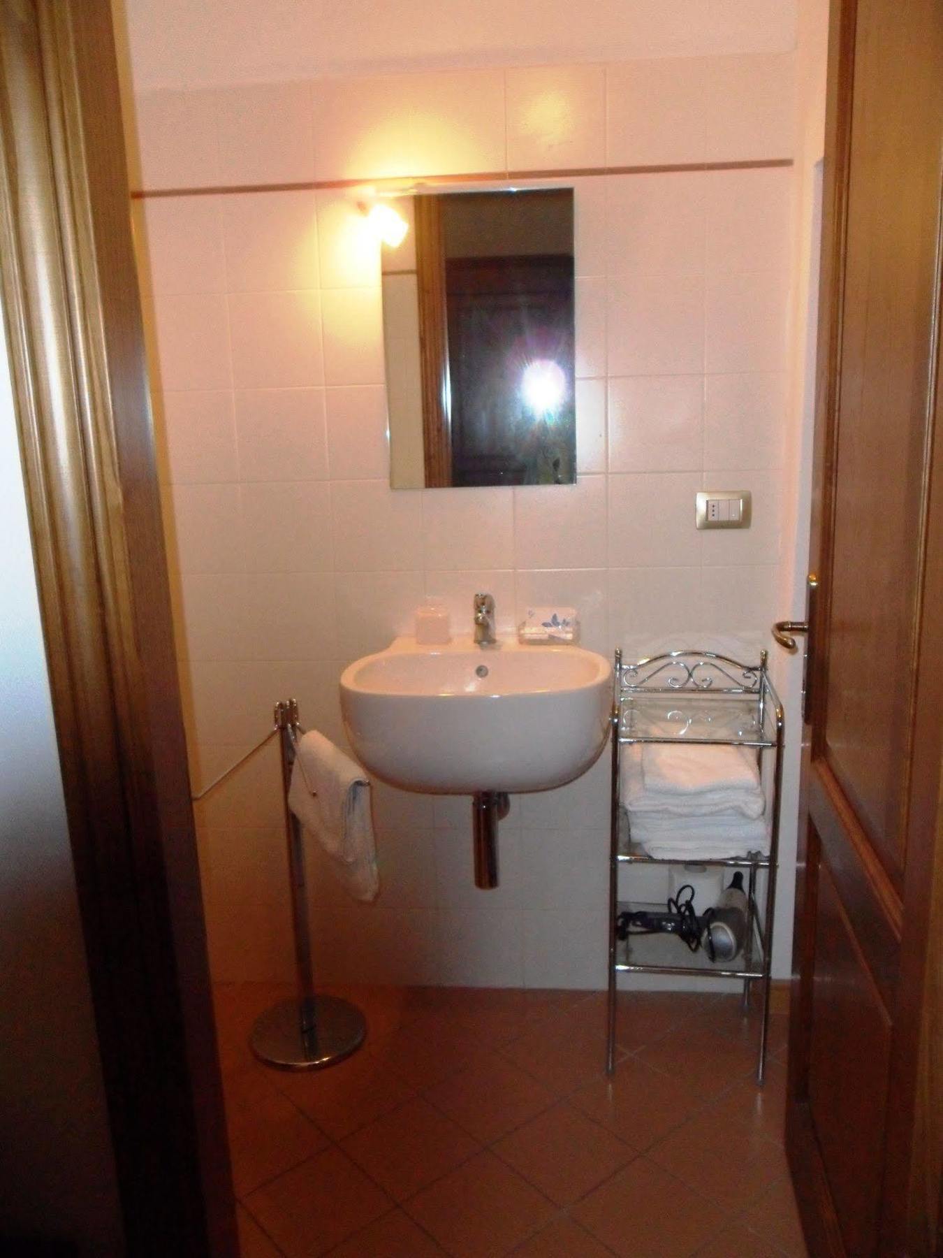 Fullino Nero Rta - Residenza Turistico Alberghiera Siena Exterior foto