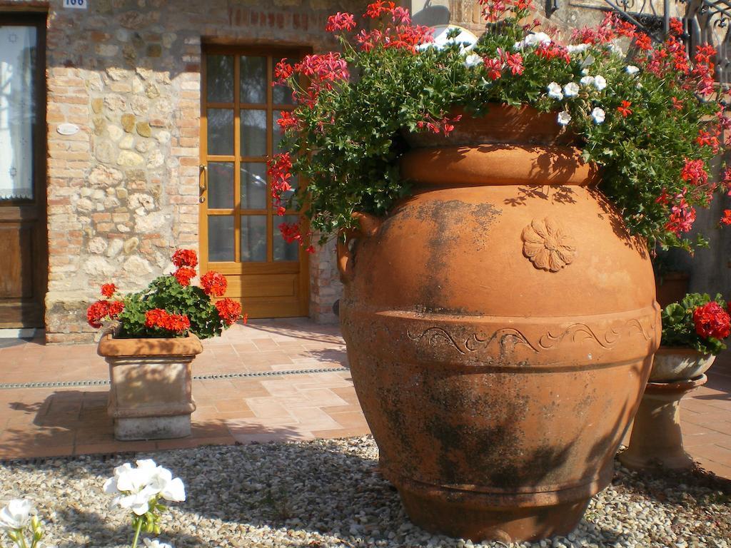 Fullino Nero Rta - Residenza Turistico Alberghiera Siena Exterior foto